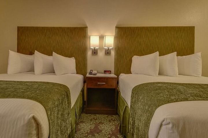 Room 11 of 32