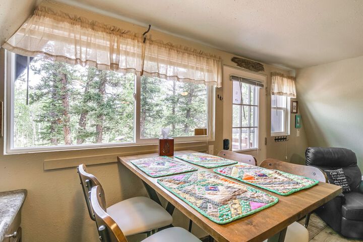 Sunny Muddy Moose Cabin w / Fire Pit & Mtn Views!