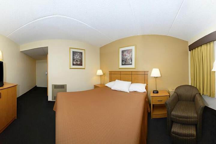 Americas Best Value Inn & Suites St. Cloud