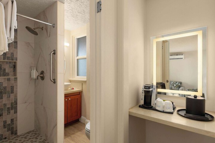 Days Inn by Wyndham Maui Oceanfront