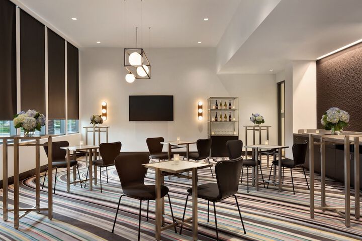The Viv Hotel Anaheim, a Tribute Portfolio Hotel