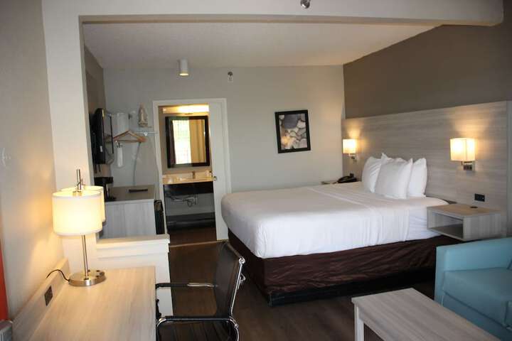 Room 25 of 33