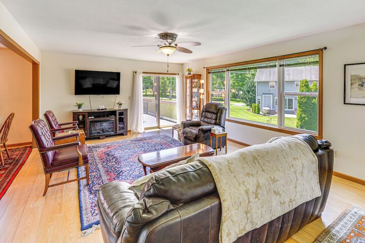 Wfh-friendly Columbiana Vacation Rental w / Deck!