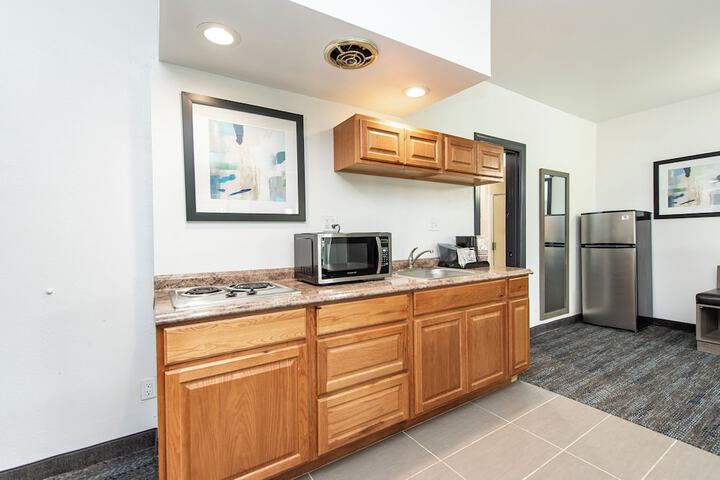 Oyster Bay Inn & Suites
