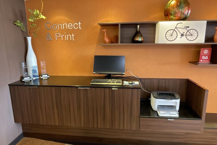 Business Center 25 of 26