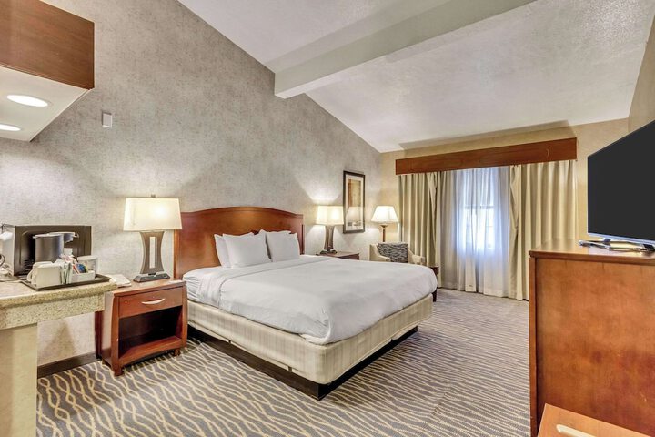 Room 28 of 112