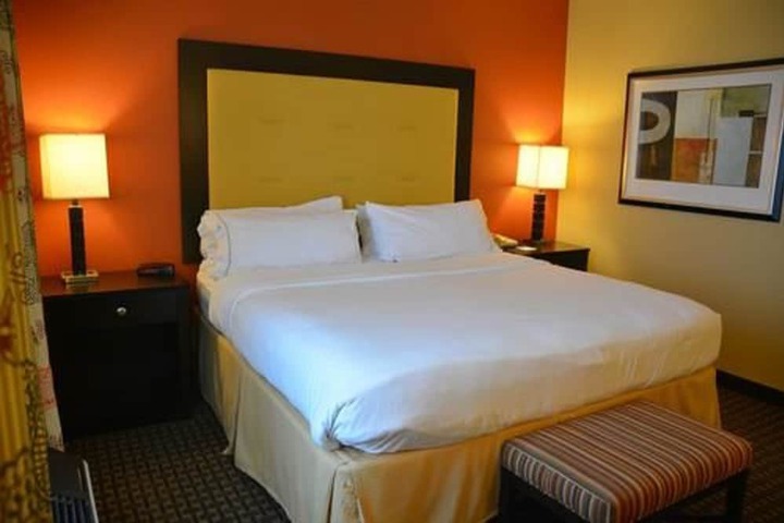 Room 13 of 25