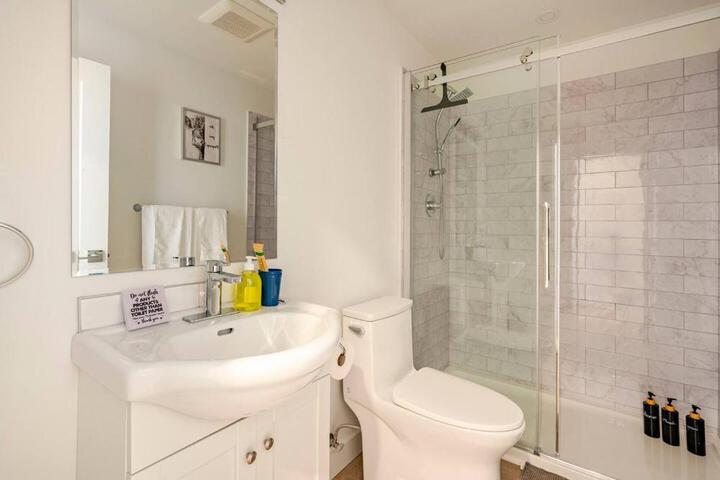 Victorias Family Oceanside Retreat brand new 2br basement