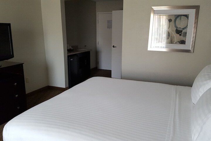 Room 25 of 42