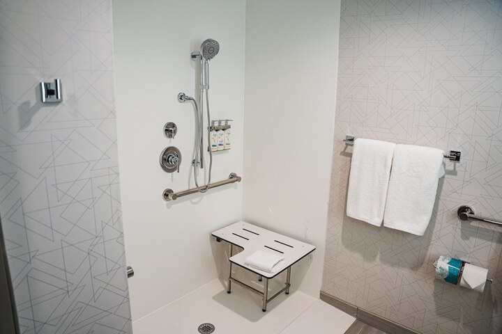 Room 32 of 61