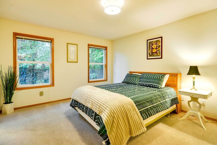 Milwaukie Home w / Covered Porch: Dogs Welcome!