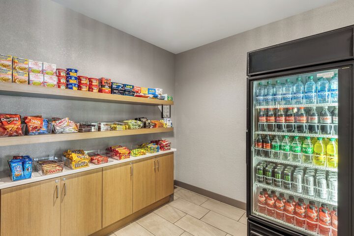 Holiday Inn Express & Suites Green Bay East by IHG