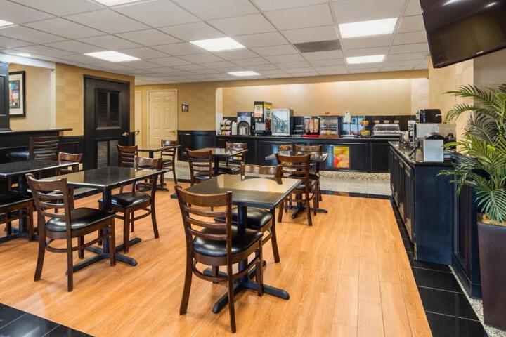 Best Western Plus Northwest Inn & Suites