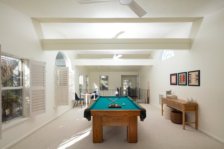 Hemlock by Avantstay Minutes From Folly Beach w / Multiple Patios