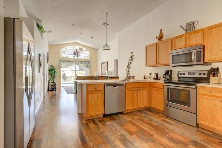 Private Pool in Gated Resort! 4 Bedroom Home by RedAwning
