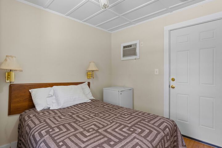Beach Motel & Suites