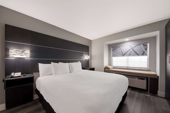 Room 15 of 33