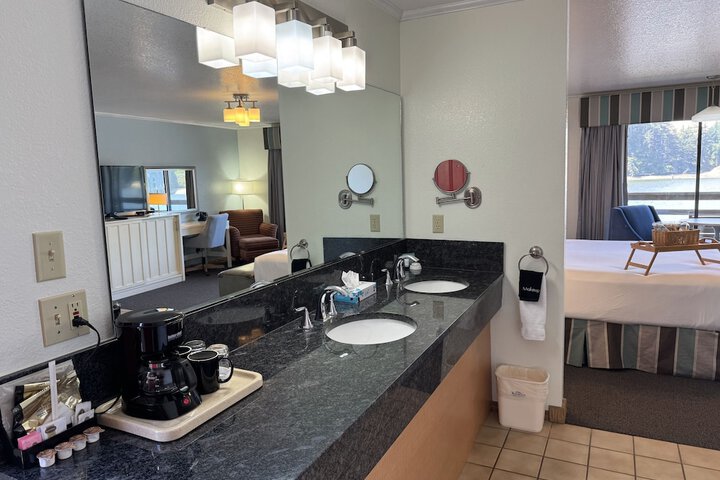 River House Inn a Baymont by Wyndham