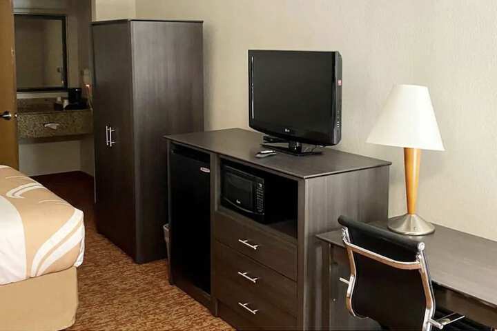 Room 5 of 15
