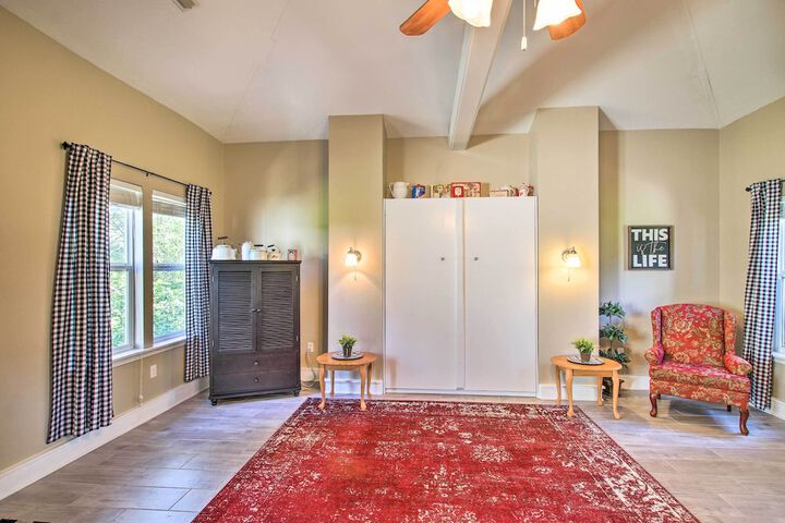turtle Rock - Ironton Cabin w / Furnished Patio!