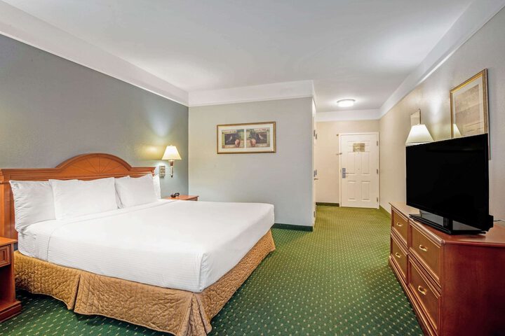 Room 30 of 59