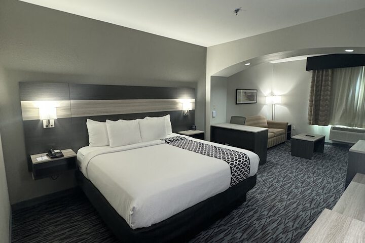 Room 33 of 47