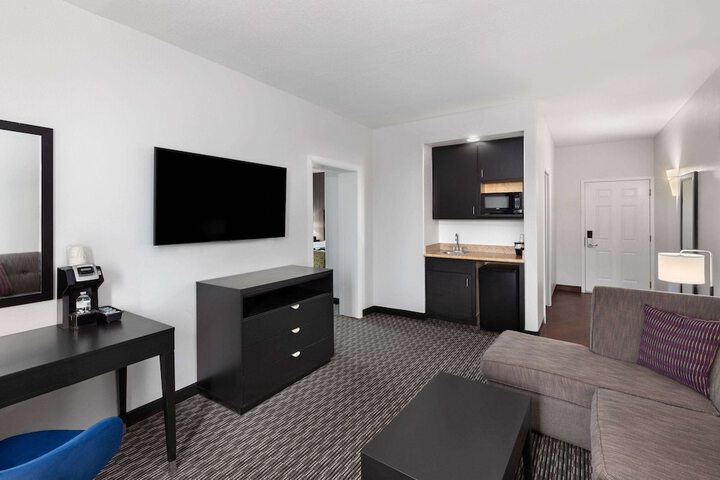 Room 25 of 59