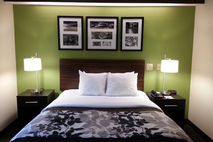 Room 11 of 33