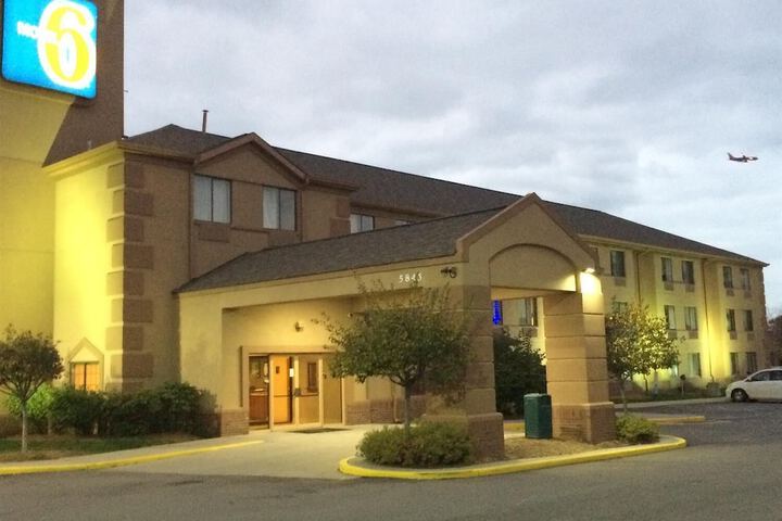 Motel 6 Indianapolis IN - Airport
