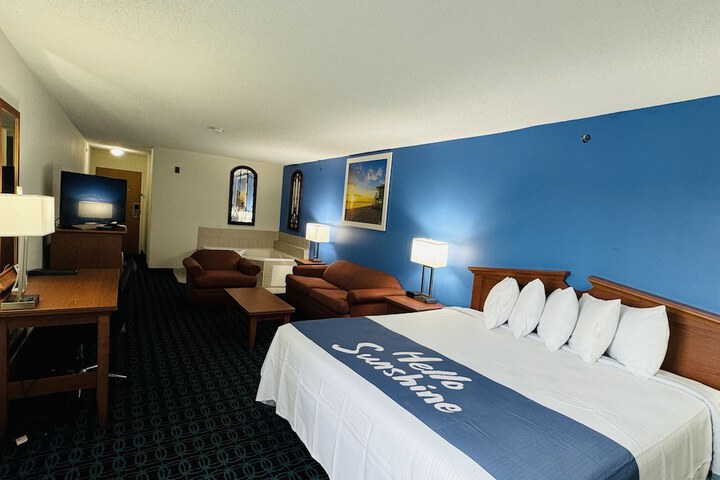 Days Inn & Suites by Wyndham Cambridge