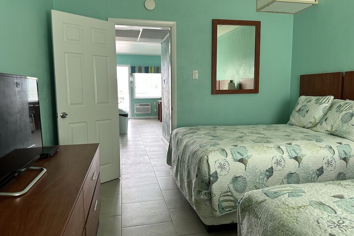 Room 32 of 70