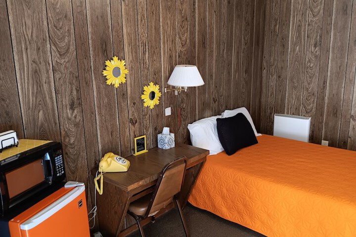 Room 15 of 21