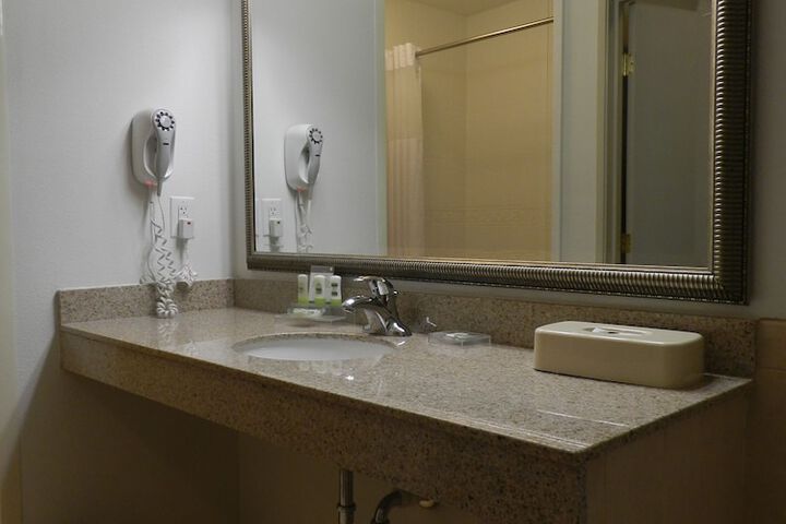 Room 12 of 24