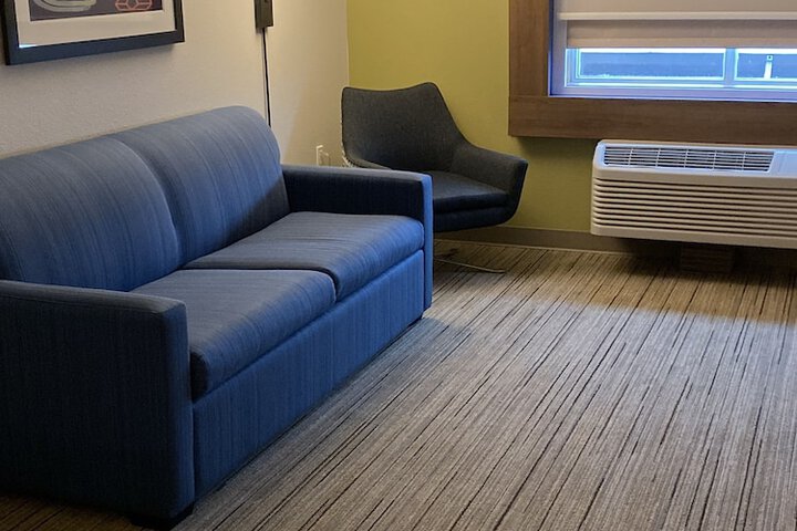 Room 12 of 66
