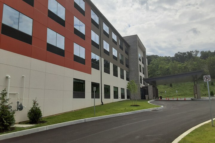 Holiday Inn Express & Suites Harrisburg S - Mechanicsburg by IHG