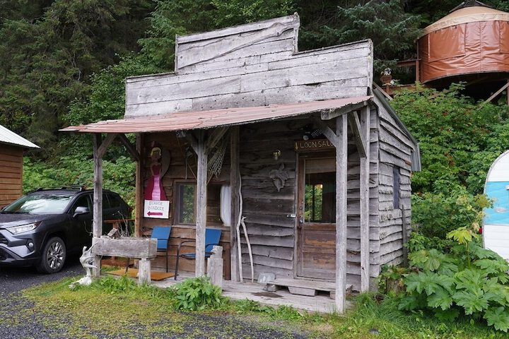 Nauti Otter Inn and Yurt Village