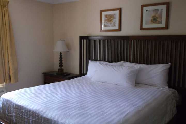 Lakeshore Resort and Marina