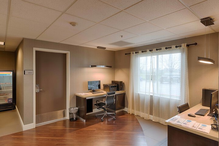 Business Center 27 of 27