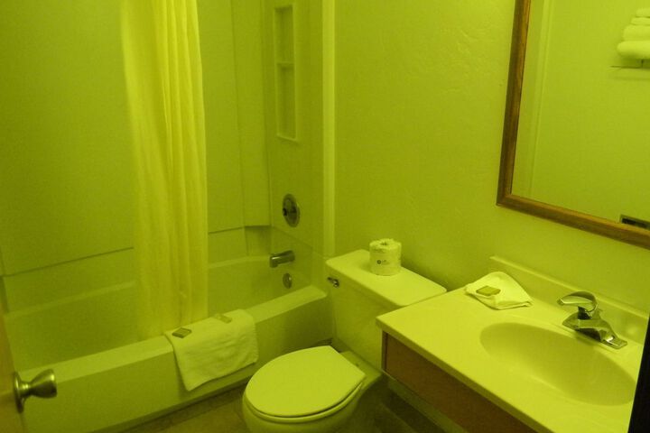 Room 33 of 68
