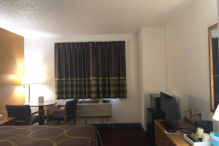 Super 8 by Wyndham Front Royal Near Shenandoah National Park