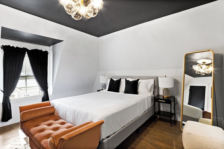 Room 28 of 46