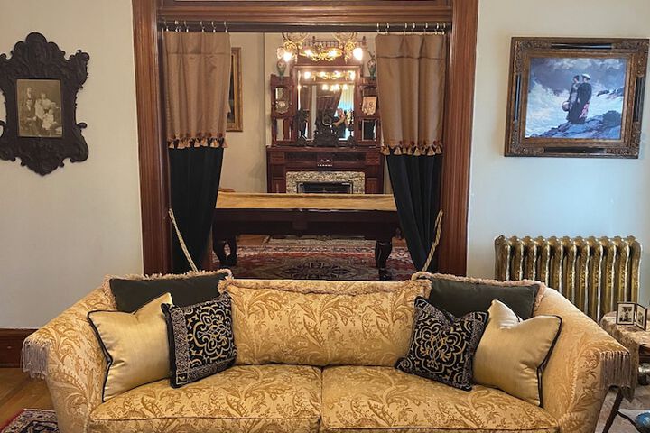 Vineyard Mansion & Carriage House Bed & Breakfast