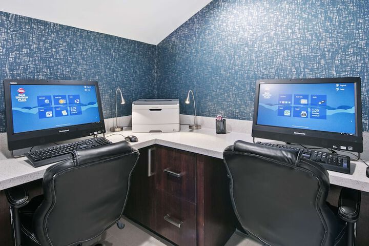 Business Center 39 of 39