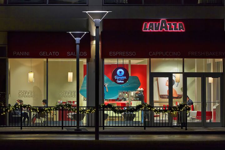 Dining 39 of 48