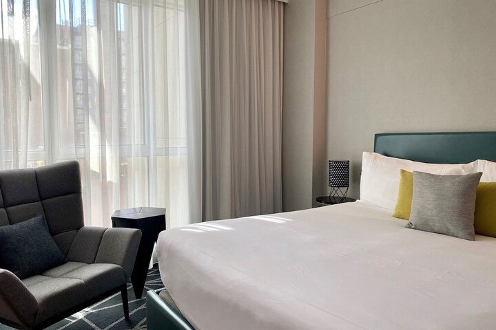 Room 27 of 62
