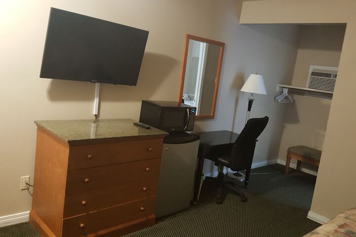 Room 17 of 34