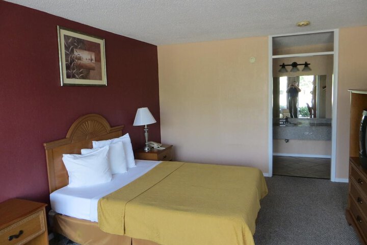 Room 27 of 35