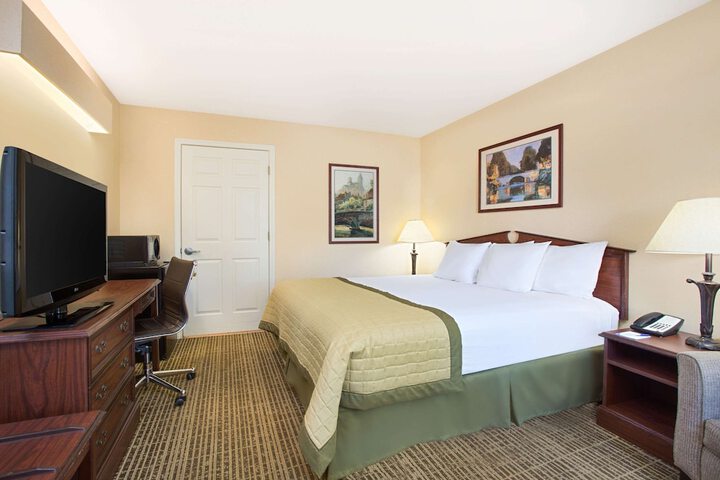 Room 30 of 38
