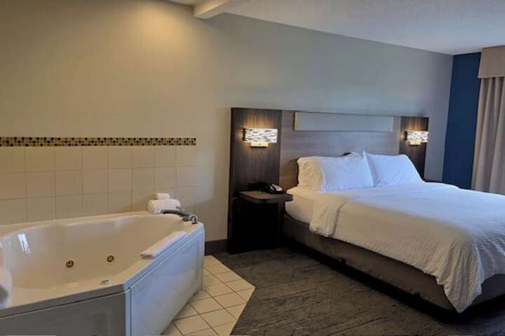 Holiday Inn Express Hotels and Suites Dayton North Tipp City by IHG