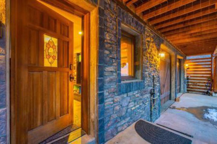 Luxury Family Cabin at Summit West